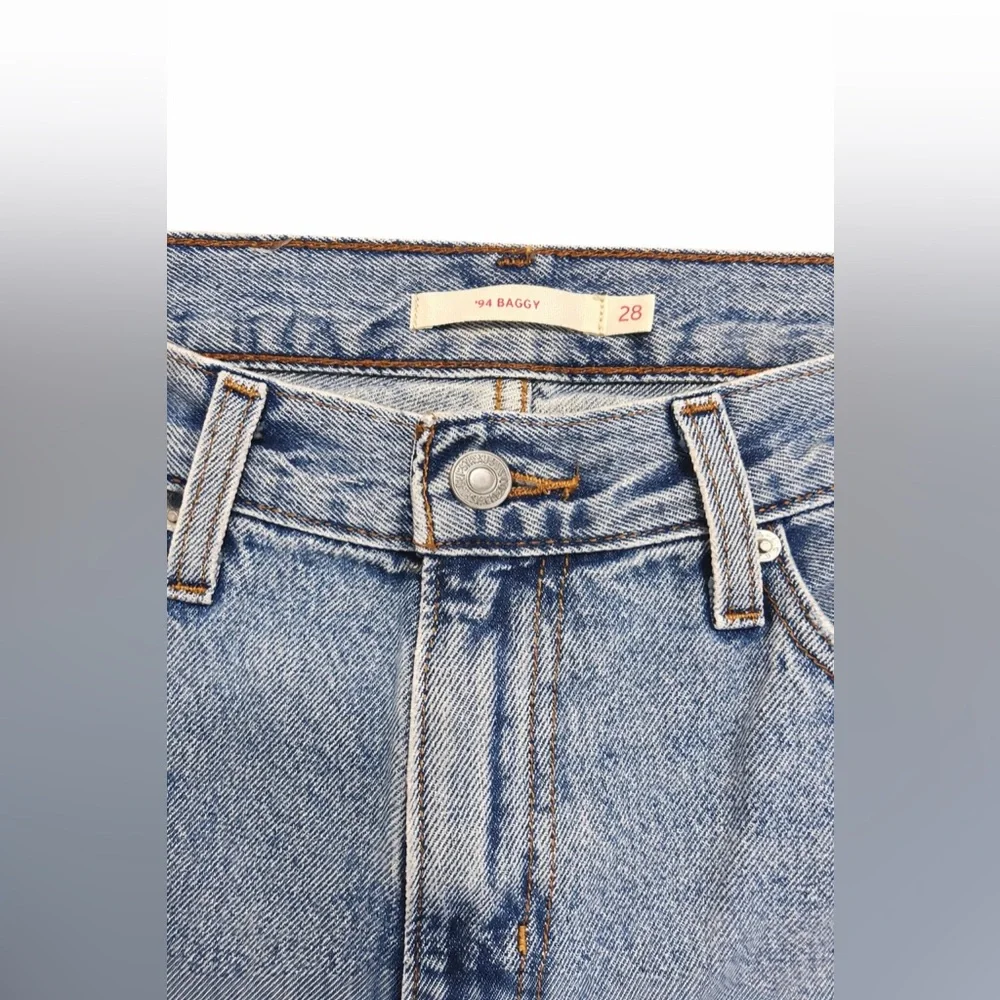 Levi’s 94 Baggy Jeans Size 28 Light Wash Distressed 90s Straight Leg - Picture 4 of 5